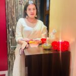 Sunitha Pandey Instagram – Happy Diwali from mine to yours 🪔✨🎇🎁2023 

#diwali #diwalivibes✨ #diwalidecorations #sunita #diwali💥 #mumbaidiwali #familytime Mumbai, Maharashtra