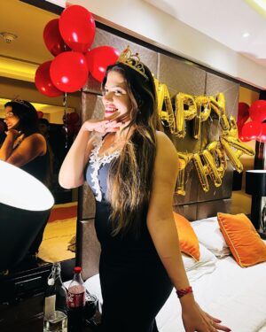 Sunitha Pandey Instagram - 2023 birthday celebration #latepost 

#birthday #celebration #sunita #celebrationcake #celebratelife