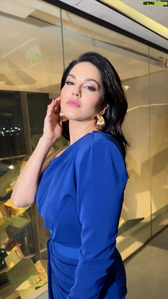 Sunny Leone Instagram - Here to take the blues away! ❤❤❤💋💋💋 Wearing @labelrsvp , Earrings and Handstack by @amamajewels , Rings by @misho_designs @amamajewels , Styled by @styledbychandani @style.cell Assisted by @jaiswal.aditi_ @astha_kothari Hair by @jeetihairstylist Makeup by @scottf_beauty ,