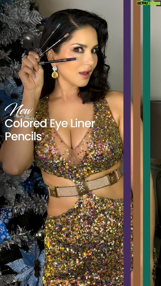 Sunny Leone Instagram - Jingle all the way to Savings!🎅 Glitz & Glam SALE is here ❄ Enjoy UPTO 50% OFF sitewide and an Exclusive Launch of our Colored Eyeliner Pencils in 5 different shades just for you! Link in bio . #KnowWhatYouWear #SunnyLeone #christmassale #christmastime #makeuptricksandtips #makeup #NewlyLaunched #New #eyedefiner #eyelinertutorial #eyeessentials