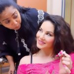 Sunny Leone Instagram - Things we do on set!! 😂😂 @jeetihairtstylist