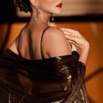 Sunny Leone Instagram - The DEAL-LIGHT-FUL Diwali Sale of UP TO 50% OFF is LIVE! Shimmering through Diwali with a touch of elegance and a dash of glam ✨️🪔 . #KnowWhatYouWear #SunnyLeone #diwalivibes✨ #diwali #dealightfulDiwali #sale #offers #makeup #cosmeticbysunny