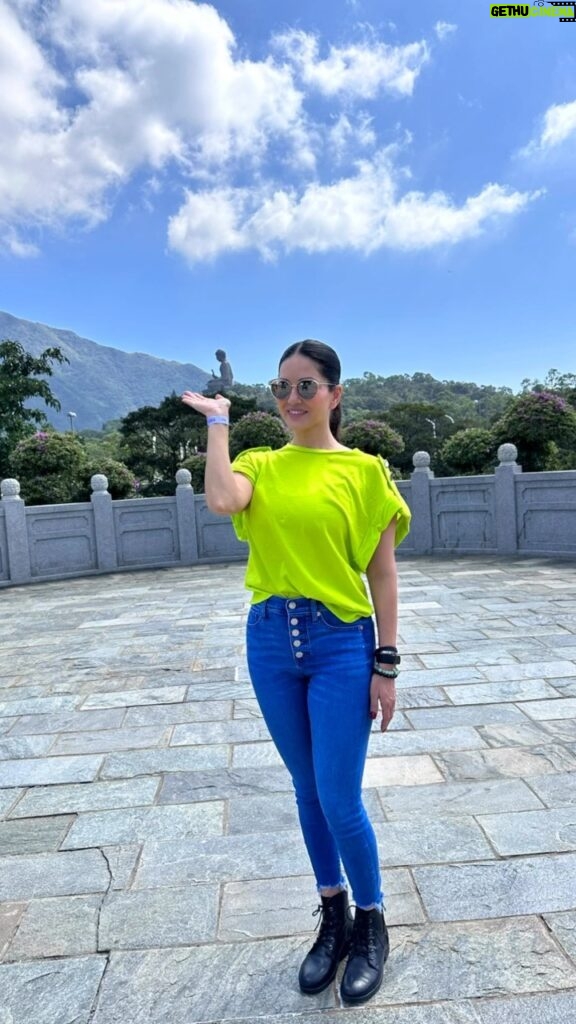 Sunny Leone Instagram - In all the fun…got a chance to see Buddha and say a little prayer… #hongkong