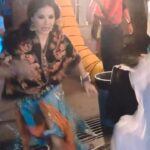 Sunny Leone Instagram – That laugh in the end was just 😂😈
.
.
#SunnyLeone #prank #funny #bts