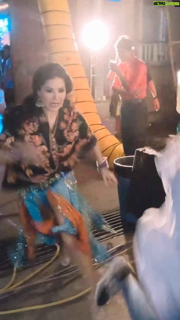 Sunny Leone Instagram - That laugh in the end was just 😂😈 . . #SunnyLeone #prank #funny #bts