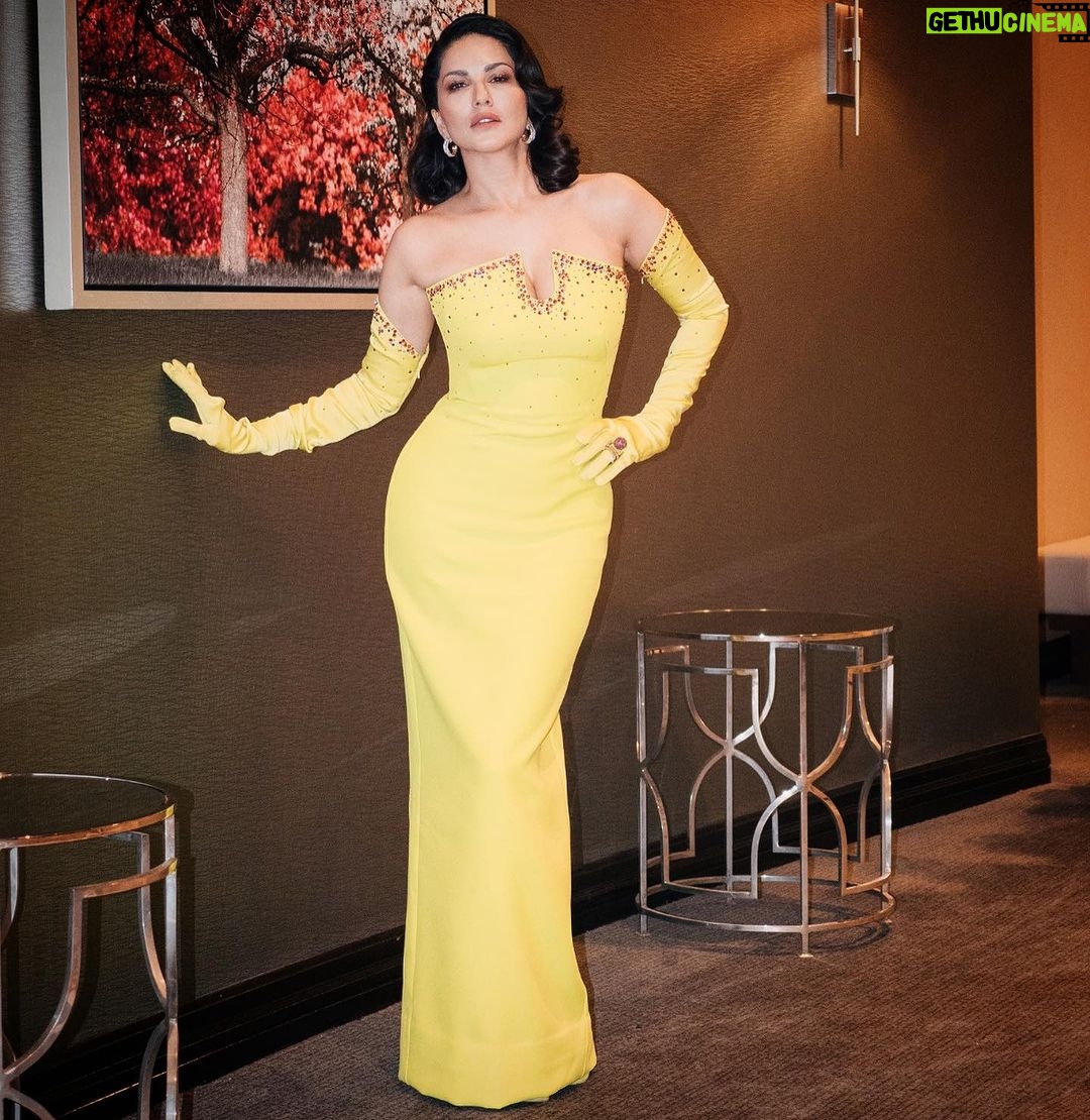 Sunny Leone Instagram - About last night premier here in Toronto of #kennedy at @iffsatoronto Outfit -@safiyaa_official Jewellery-@amamajewels @vishvafinejewelry Styled by -@styledbychandani Styling team - @riyashaktawat @ipshitaaroraaa @jaiswal.aditi_ Make up & hair @tomasmoucka Photographer @tomasmoucka