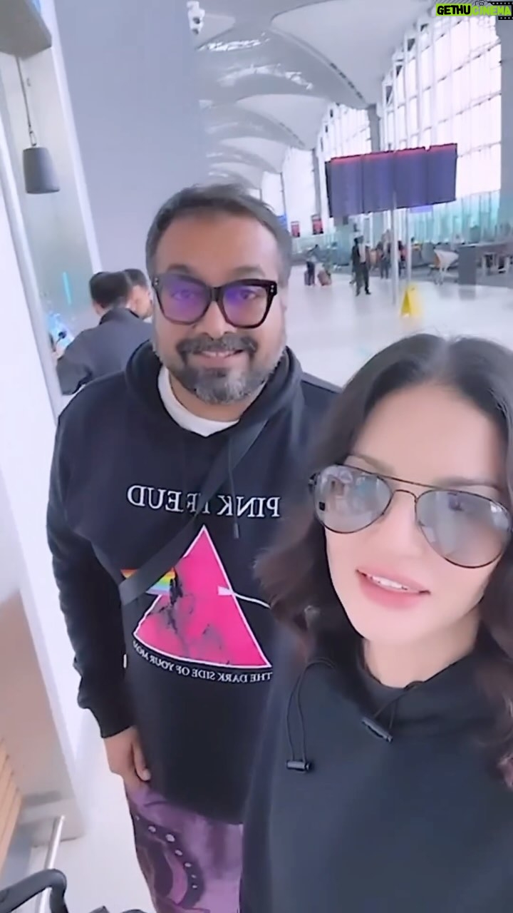Sunny Leone Instagram - Kya hoga ab @anuragkashyap10 ke sath? 😂 Watch the full video by subscribing now! . . #SunnyLeone #reelitfeelit #reelsinstagram #trendingreels #funny #bts #AirportDiaries Istanbul, Turkey