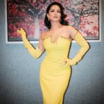 Sunny Leone Instagram - About last night premier here in Toronto of #kennedy at @iffsatoronto Outfit -@safiyaa_official Jewellery-@amamajewels @vishvafinejewelry Styled by -@styledbychandani Styling team - @riyashaktawat @ipshitaaroraaa @jaiswal.aditi_ Make up & hair @tomasmoucka Photographer @tomasmoucka