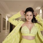 Sunny Leone Instagram - Crazy nights! Outfit by @nirmooha Earrings by @theetherealstore_ Rings by Brand @jewellery.alara @theetherealstore_ @goldenwindow Styled by @hitendrakapopara Styling team @tanyakalraaa @nidhi_harsora21 Hmu @jeetihairtstylist @taniadhingra Video Shot by @amtrend_studio_productions Team coordinator @imanilsharmaa