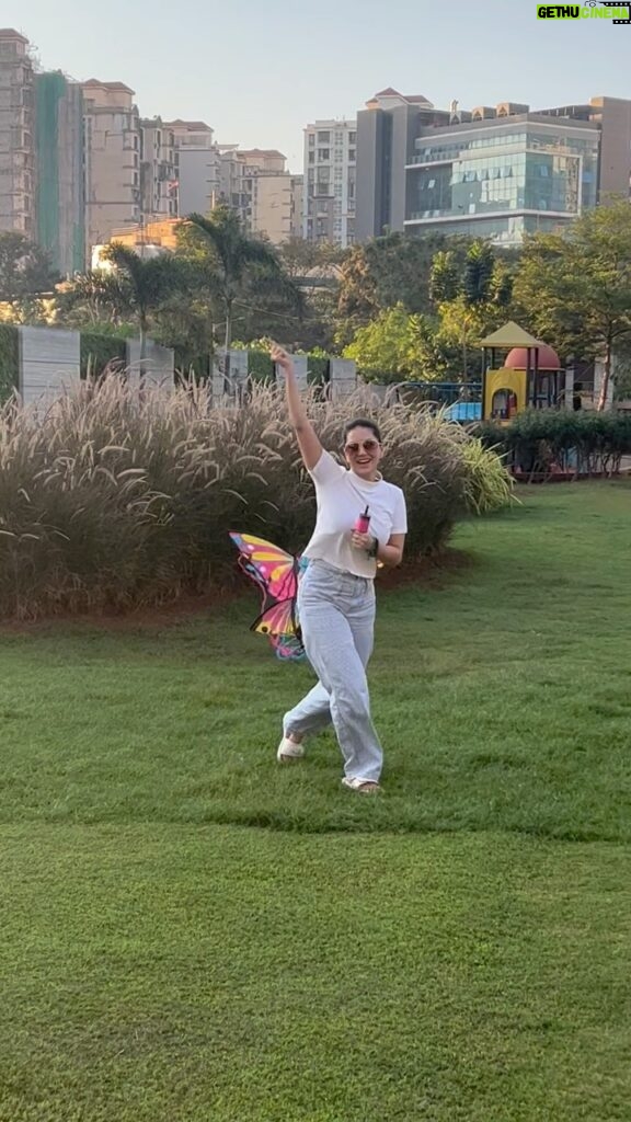 Sunny Leone Instagram - My Epic kite flying fail 😂😂 . . #SunnyLeone #makarsakranti