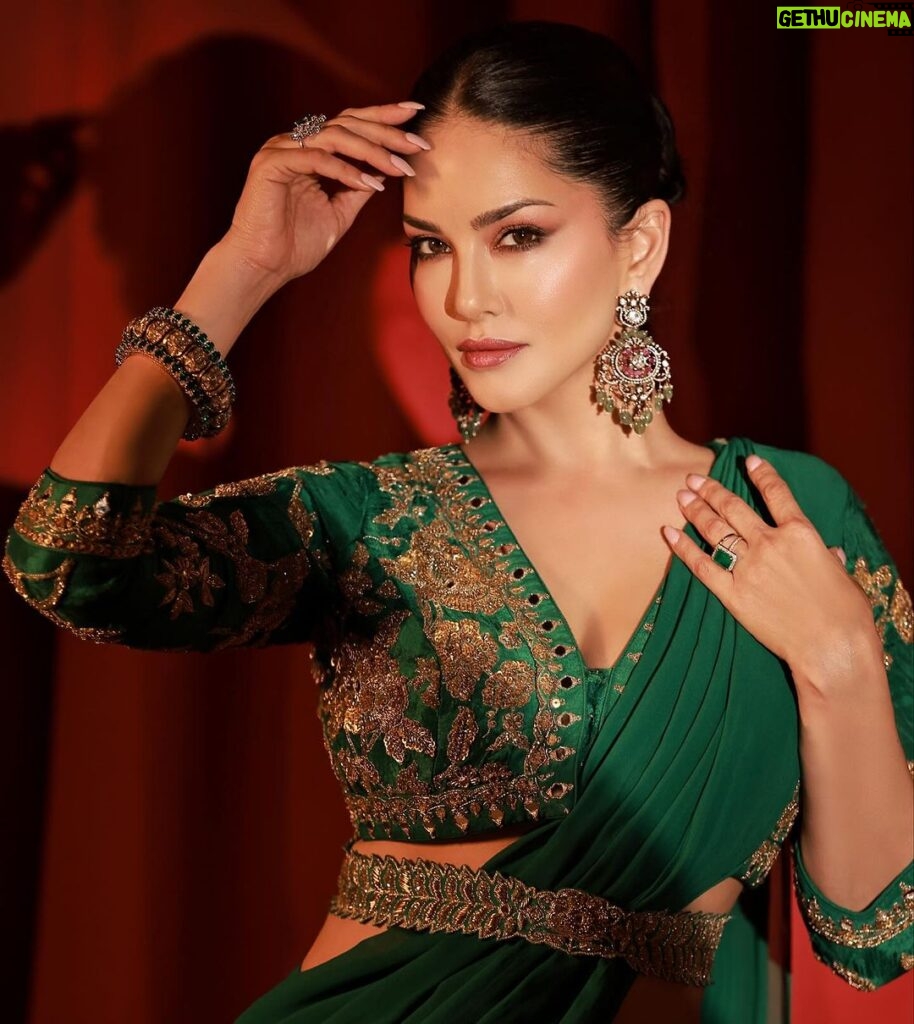 Sunny Leone Instagram - So much fun last night! W/ @dirrty99 Styled by- @hitendrakapopara Outfit by- @paulmiandharsh @viralmantra Jewellery by - @angelzbypreetibedi Styling team- @tanyakalraaa @nidhi_harsora21 Photographer-@amitkhannaphotography Hair and make up by me @starstruckbysl