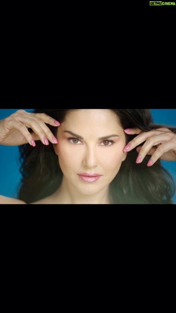 Sunny Leone Instagram - Beauty Redefined: Our Exclusive Brand Video is now out! Discover your beauty story with StarStruck! . #KnowWhatYouWear #SunnyLeone #Cometics #Makeup #Glamour #glam