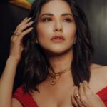 Sunny Leone Instagram - This is not AI lol it’s the real deal! Wearing @clubllondon @aak.ch Necklace by @flowerchildbyshaheen Rings by ( @jewellery.alara ) , ( @flowerchildby shaheen ) , Styled by ( @styledbychandani ) ( @style.cell ) , Assisted by ( @jaiswal.aditi__ ) , ( @riyashaktawat ) Make up by @taniadhingra Hair by @jeetihairtstylist Photos Shot and edited by - @shotbysakar Asst. By @rhugved_kokane Team Coordinator - @imanilsharmaa