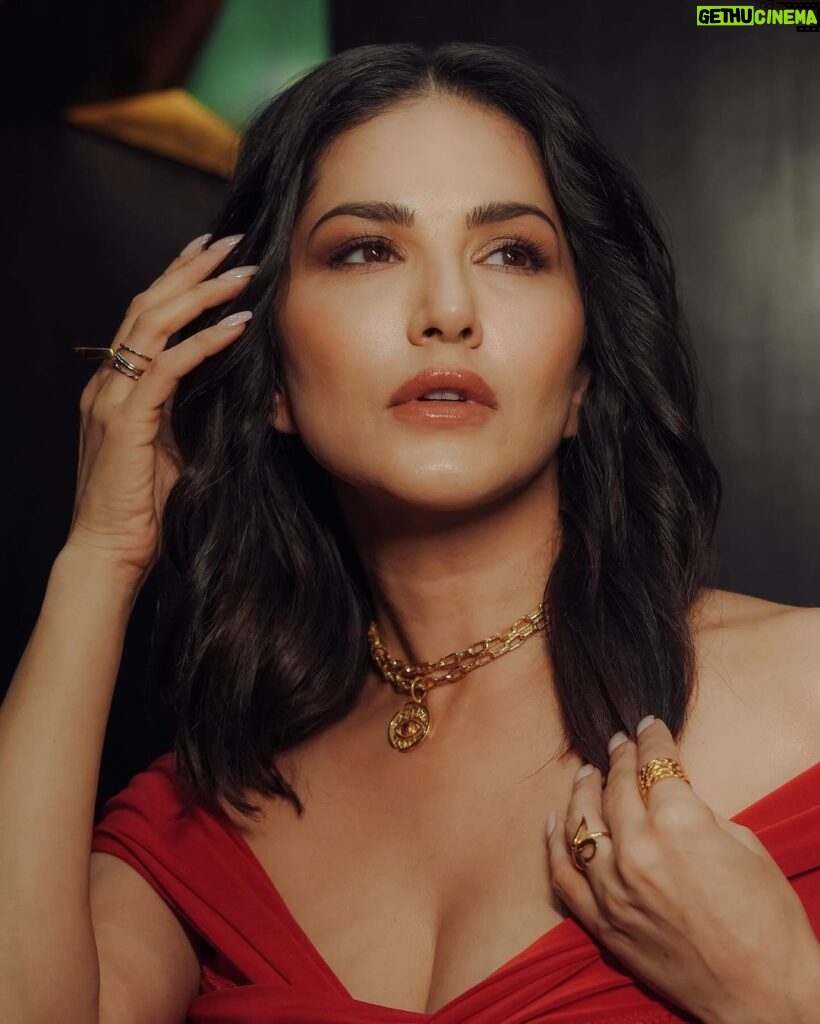 Sunny Leone Instagram - This is not AI lol it’s the real deal! Wearing @clubllondon @aak.ch Necklace by @flowerchildbyshaheen Rings by ( @jewellery.alara ) , ( @flowerchildby shaheen ) , Styled by ( @styledbychandani ) ( @style.cell ) , Assisted by ( @jaiswal.aditi__ ) , ( @riyashaktawat ) Make up by @taniadhingra Hair by @jeetihairtstylist Photos Shot and edited by - @shotbysakar Asst. By @rhugved_kokane Team Coordinator - @imanilsharmaa