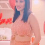 Sunny Leone Instagram - What an amazing beautiful romantic surprise from @dirrty99 I’m beyond surprised and only you can arrange such beautiful things for me like this. I love you baby!! Happy Valentine’s Day! Thanks to Raj, Jincy and everyone who helped make it possible!