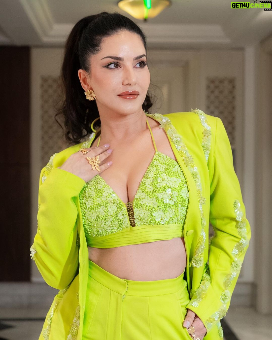 Sunny Leone Instagram - 💛💚🍋 . . . Outfit by @nirmooha Earrings by @theetherealstore_ Rings by Brand @jewellery.alara @theetherealstore_ @goldenwindow Styled by @hitendrakapopara Styling team @tanyakalraaa @nidhi_harsora21 Hmu @jeetihairtstylist @taniadhingra Shot by @amtrend_studio_productions Team coordinator @imanilsharmaa
