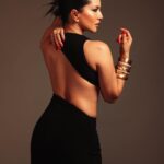 Sunny Leone Instagram - 🖤❤️‍🔥🖤 . . . . . HMU by Me 😉 Makeup : @starstruckbysl Outfit by @clubllondon @aak.ch Earrings by @alasajewels , Handstack by @amamajewels , Rings by @e3kjewelry @ishhaara , Styled by ( @styledbychandani ) ( @style.cell ) , Assisted by ( @jaiswal.aditi__ ) , ( @astha_kothari ) Photos by @ajayjangidphotography Mumbai, Maharashtra