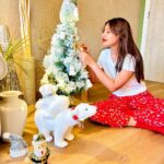 Surbhi Chandna Instagram - Christmas PostCard 🌲 🔔 #xmasatmynewabode