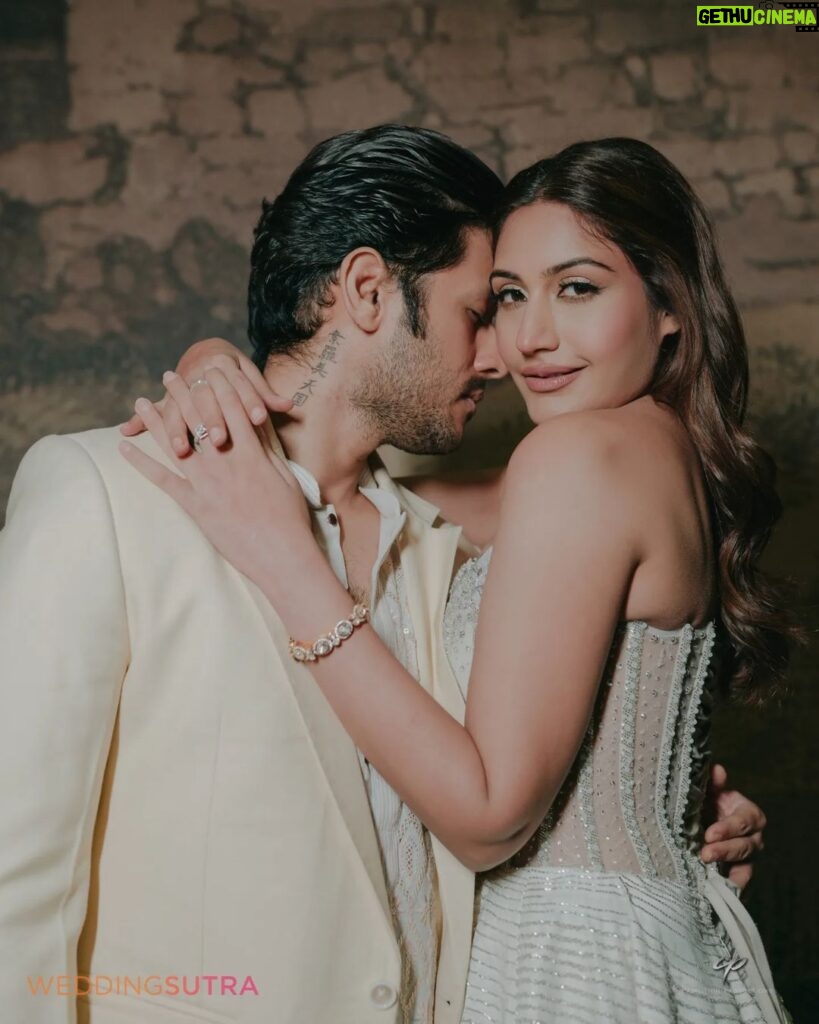 Surbhi Chandna Instagram - Actor @officialsurbhic and entrepreneur @karanrsharma09 in an editorial shoot with WeddingSutra. The Ishqbaaaz actor and her fiance wanted a Delhi-themed shoot, ahead of their destination wedding in Jaipur. So here we are at Araya Bagh, which combines royalty and Delhi farmhouse feels. Swipe left for a sneak peek into their shoot at this fabulous Ghitorni venue. Venue: @arayabagh Photography: @camlition_productions Shoot Styling: @thedesignersclass with @nartology (stylist) and @stylewith.annie (assistant stylist) Makeup Artist: @makeupbyrevaa Jewelry: @varqjewels Groom’s outfit: @bharat_reshma Bride’s outfit: @baradarixjustanothertailor #SuKa #SurbhiChandna #KaranSharma #Arayabagh #DelhiPreWedding #ArayaBaghDelhi #PreWeddingShoot