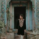 Surbhi Chandna Instagram - Ahead of their wedding this year, actress @officialsurbhic and entrepreneur @karanrsharma09 did an editorial shoot with WeddingSutra. A deep love for Delhi, they wanted the essence of Purani Dilli reflected in their shoot, and, as foodies, they wanted to try the best of the famous bites, with the theme being curated by WeddingSutra.     Venue: Old Delhi Shoot Styling: @thedesignersclass Photographer: @camlition_productions Makeup Artist: @makeupbyrevaa Jewellery: @varqjewels Groom’s Outfit: @mayankchawla_menswear Bride’s Outfit: @shalkii_official Bride's Footwear: Kanmaha Juttis Groom's Footwear: Menz and Trendz Shoot Management: @9pm__media  #SuKa #SurbhiChandna #KaranSharma #ChandniChowk #ChandniChowkMarket #DelhiPreWedding #ChandniChowkPhotography #PreWeddingShoot