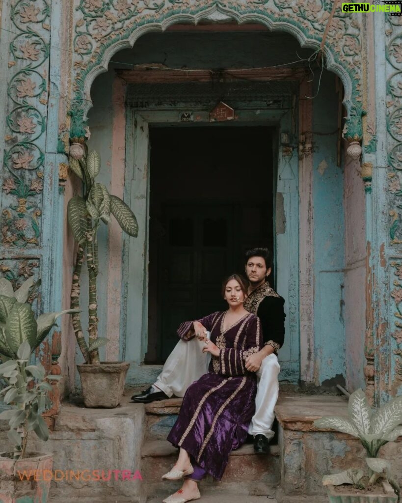 Surbhi Chandna Instagram - Ahead of their wedding this year, actress @officialsurbhic and entrepreneur @karanrsharma09 did an editorial shoot with WeddingSutra. A deep love for Delhi, they wanted the essence of Purani Dilli reflected in their shoot, and, as foodies, they wanted to try the best of the famous bites, with the theme being curated by WeddingSutra.     Venue: Old Delhi Shoot Styling: @thedesignersclass Photographer: @camlition_productions Makeup Artist: @makeupbyrevaa Jewellery: @varqjewels Groom’s Outfit: @mayankchawla_menswear Bride’s Outfit: @shalkii_official Bride's Footwear: Kanmaha Juttis Groom's Footwear: Menz and Trendz Shoot Management: @9pm__media  #SuKa #SurbhiChandna #KaranSharma #ChandniChowk #ChandniChowkMarket #DelhiPreWedding #ChandniChowkPhotography #PreWeddingShoot
