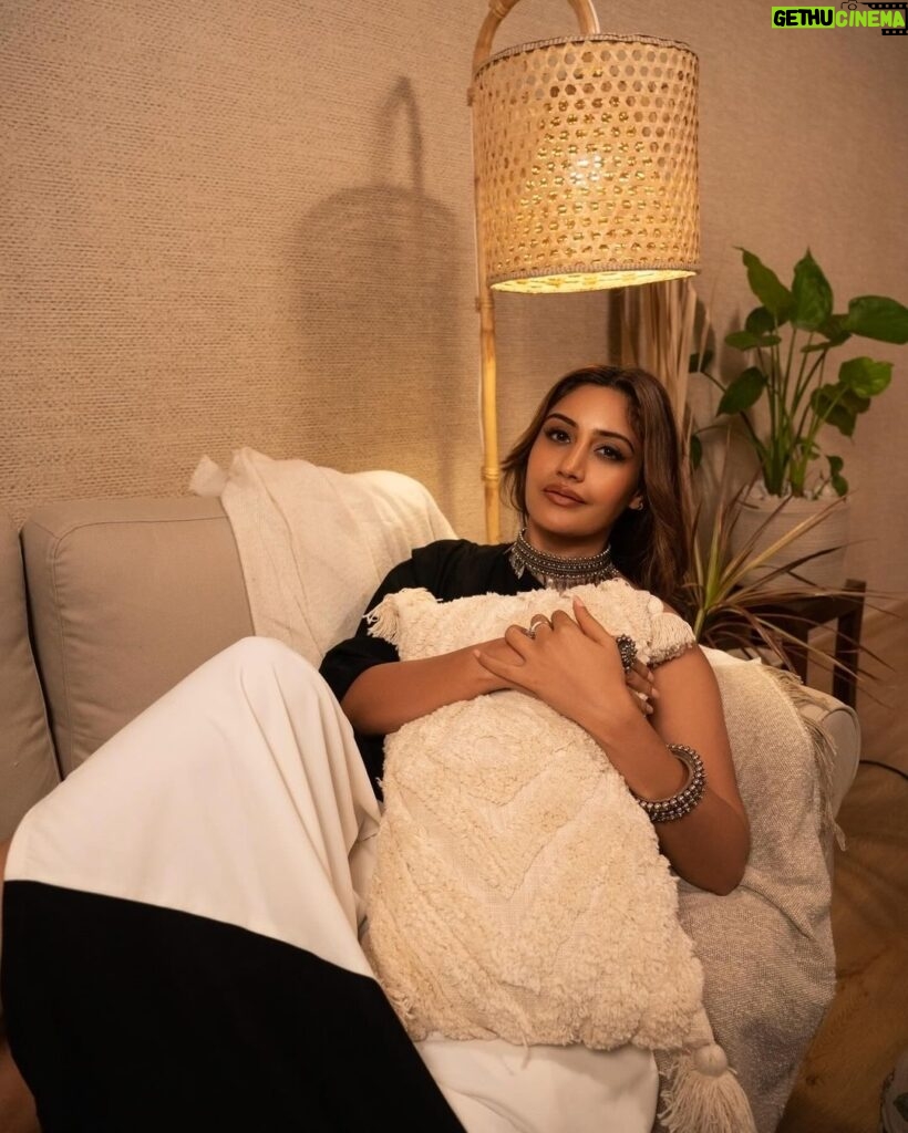 Surbhi Chandna Instagram - Dil Yeh Mera Tere Dil Se Jaa Mila Hai 🤎 Outfit. @houseofreeofficial Outfit PR. @mediatribein Choker. @pclovesdrama Rings & bangles. @theboltpr Stylist. @instylewithaditi Hair. @deepti6228 Makeup . @mrn_artistry25 @mrn_artistry Assisted by @theblackhairgallery Managed by . @pranavi_chandna