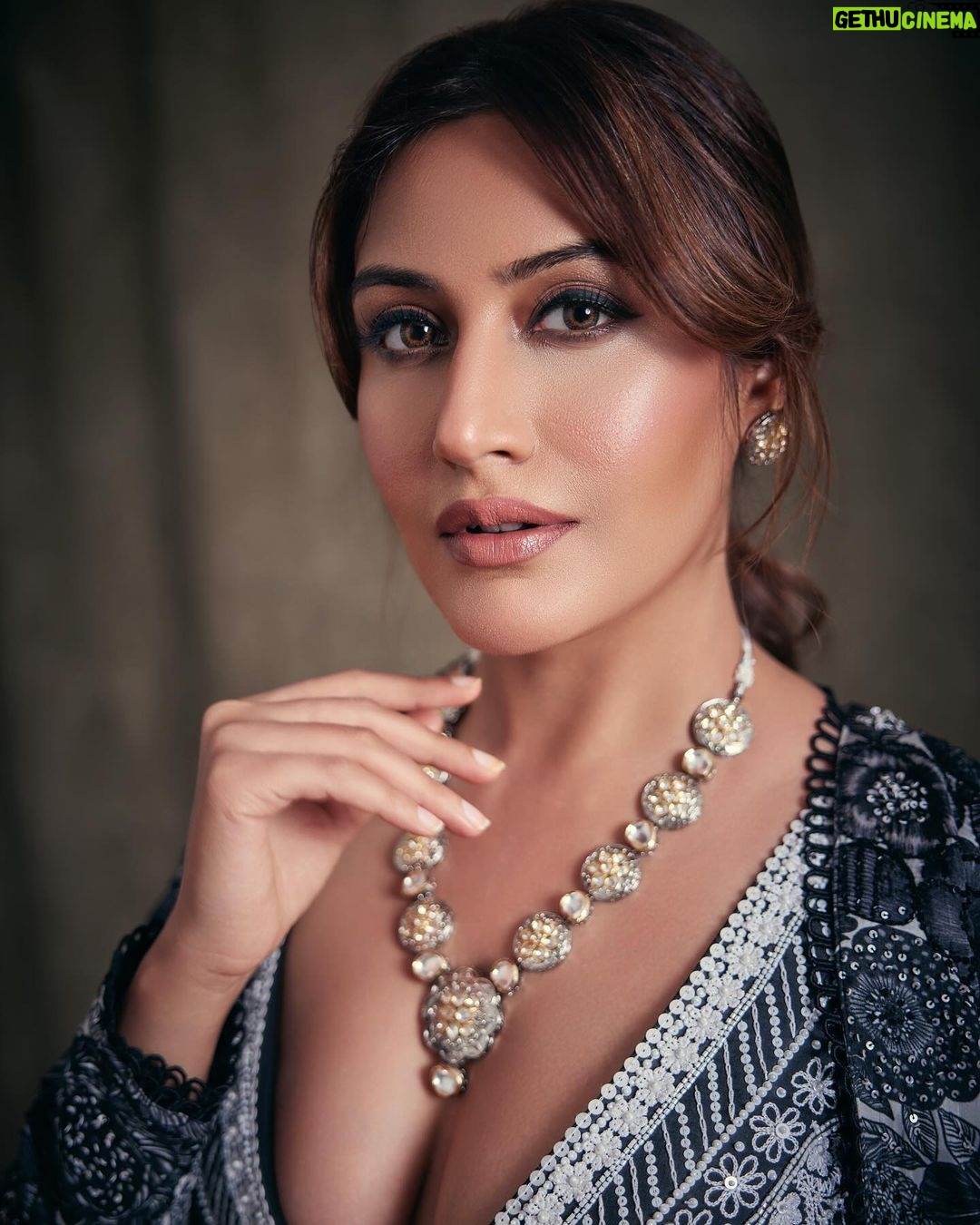 Surbhi Chandna Instagram - Yaar Ki Shaadi Ka Reception ⚜️ Outfit @theroyaleum @vblitzcommunications MakeUp- @reetixmakeup Hair- @vanshika_nirmal Jewels - @swabhimannjewellery Pictures - @mandar_studio Manager - @pranavi_chandna