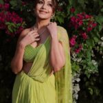 Surbhi Chandna Instagram - Mere yaar Ki Shaadi 💐 Lensman - @fashionbyora @oragraphy Saree - @tabeerindia Stylist @simstyles20 Jewels @miranabymegha @affiliates_pr Makeup & Hair @sheenajohar_artistry Managed @pranavi_chandna