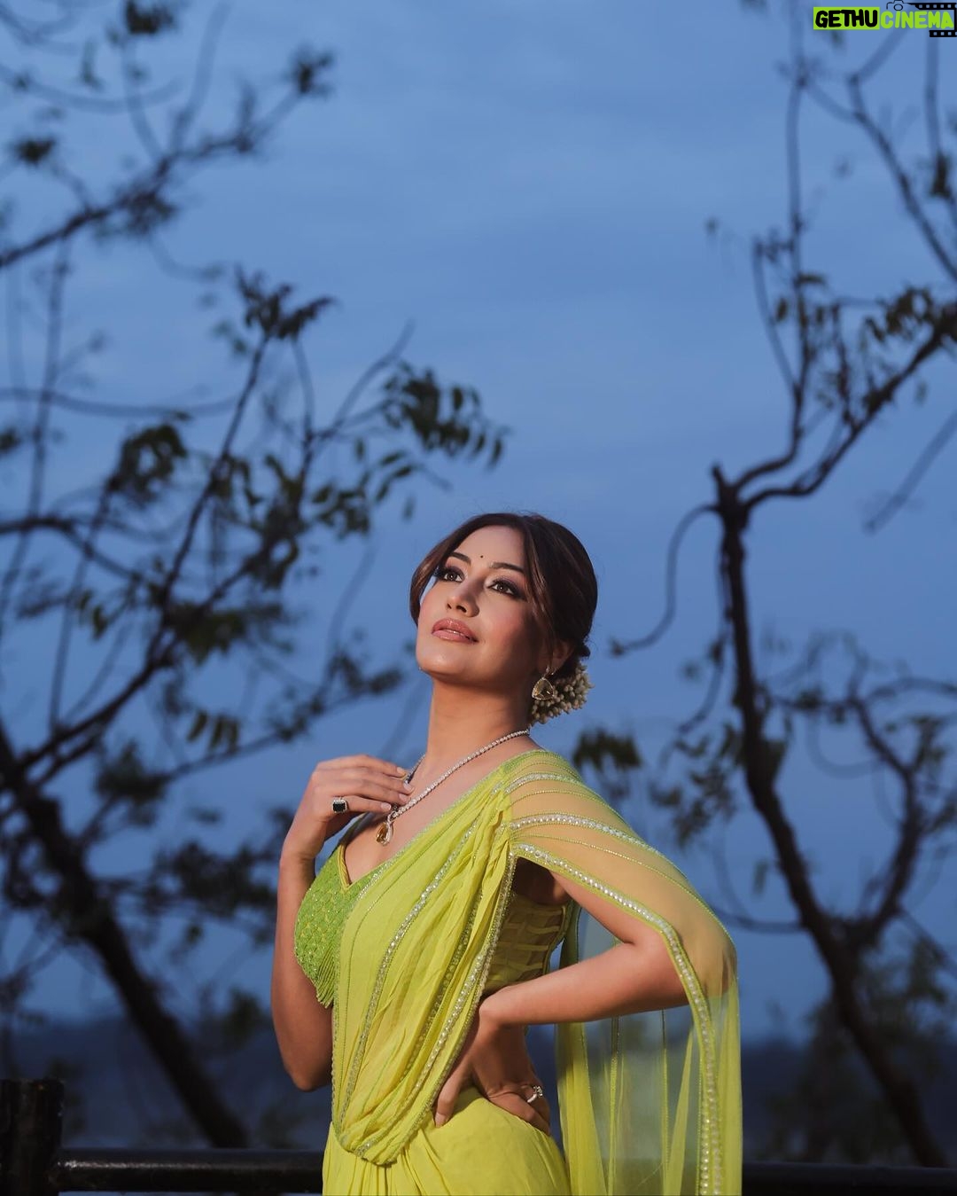 Surbhi Chandna Instagram - Mere yaar Ki Shaadi 💐 Lensman - @fashionbyora @oragraphy Saree - @tabeerindia Stylist @simstyles20 Jewels @miranabymegha @affiliates_pr Makeup & Hair @sheenajohar_artistry Managed @pranavi_chandna