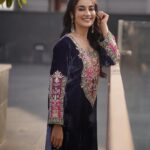Surbhi Jyoti Instagram - Amrit says Hellooooo🫶🏼🫶🏼🫶🏼 #khadari promotions See you all on 9th Feb in Cinemas. . . . . . . . . . Outfit by- @nazaqatbygursandhu Jewellery by - @manimuktaajewels Styled by - @__snehasharma___ MUA @doseofglamourbyafreen Hair @ishanhairstyle 📸 @daasfilms