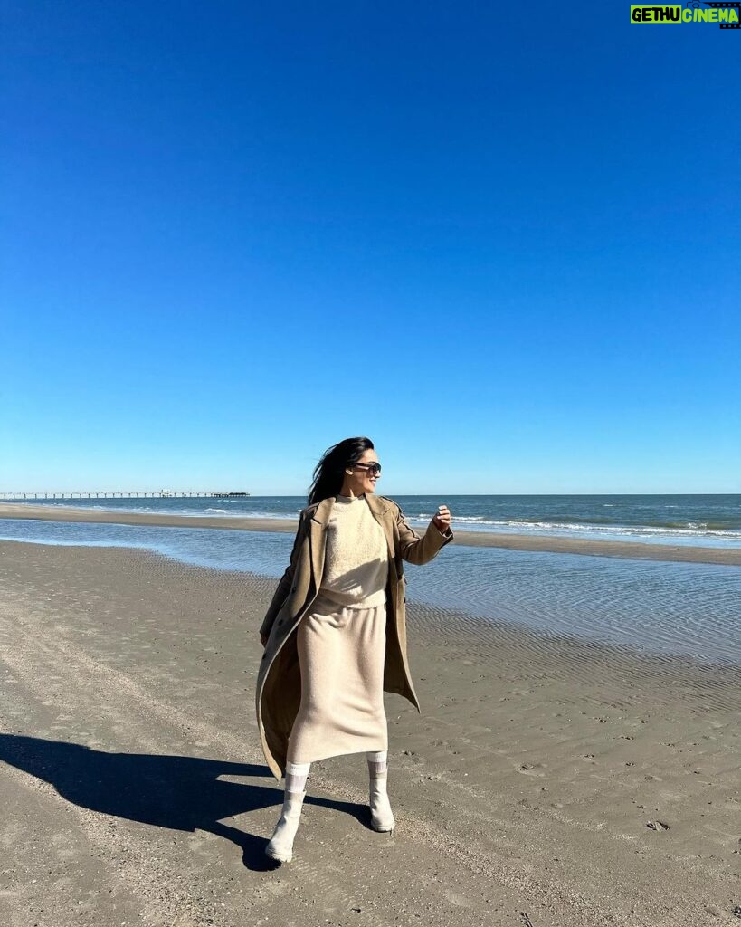 Surbhi Jyoti Instagram - When the sky meets the sea 🤍💙 Galveston, Texas