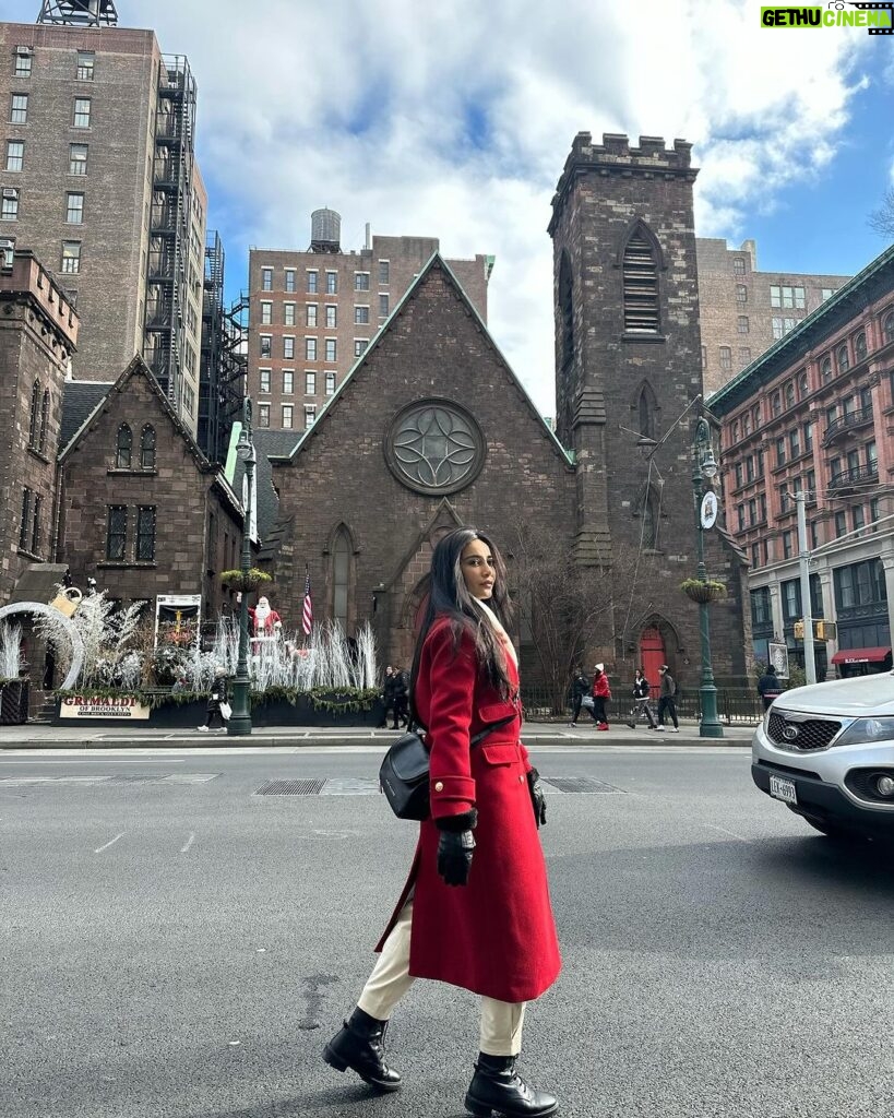 Surbhi Jyoti Instagram - Winters in NYC 🥶✨ . . . . . . . @salt.np ❤️ SoHo, New York