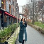 Surbhi Jyoti Instagram - Touristy pictures alert ‼️ Manhattan Bridge