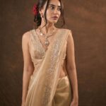 Surbhi Jyoti Instagram - 🥰 #sareegirl