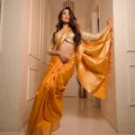 Surbhi Jyoti Instagram - इक नज़र प्यार से देख लो फिर से ज़िंदा कर दो .... 💫