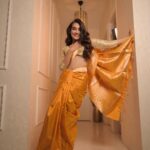 Surbhi Jyoti Instagram - इक नज़र प्यार से देख लो फिर से ज़िंदा कर दो .... 💫