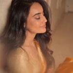Surbhi Jyoti Instagram - इक नज़र प्यार से देख लो फिर से ज़िंदा कर दो .... 💫