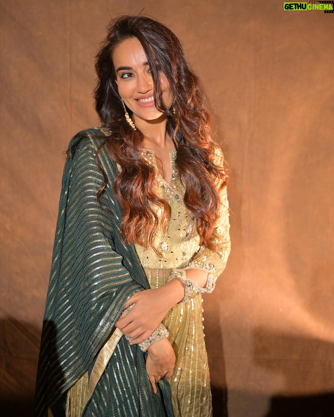 Surbhi Jyoti Instagram - All things love 💫 . . . . . . . Wearing @mahumasad.official MUA @doseofglamourbyafreen Jhumka @rubans.in @oakpinionpr Clicked by @deepak_das_photography @kakali_das_photography