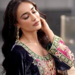 Surbhi Jyoti Instagram - Amrit says Hellooooo🫶🏼🫶🏼🫶🏼 #khadari promotions See you all on 9th Feb in Cinemas. . . . . . . . . . Outfit by- @nazaqatbygursandhu Jewellery by - @manimuktaajewels Styled by - @__snehasharma___ MUA @doseofglamourbyafreen Hair @ishanhairstyle 📸 @daasfilms