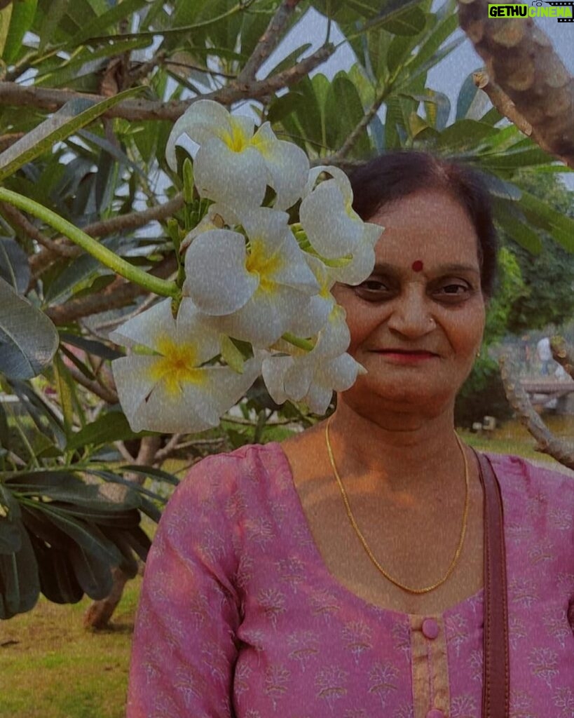 Surbhi Jyoti Instagram - माँ 🫶🏼