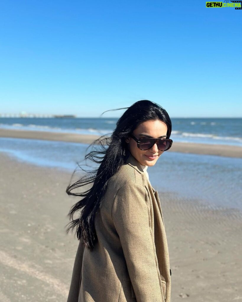 Surbhi Jyoti Instagram - When the sky meets the sea 🤍💙 Galveston, Texas