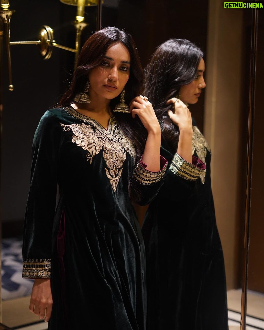 Surbhi Jyoti Instagram - Sang maardi 🥰 . . . . . . . Outfit @archna_studios Styled by @__snehasharma___ @doseofglamourbyafreen