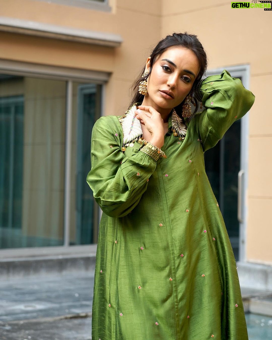 Surbhi Jyoti Instagram - #khadari ❤️ Releasing on 9th February in cinemas near you. . . . . . . Wearing @misribymeghnanayyar MUA @doseofglamourbyafreen Hair @ishanhairstyle Earrings @manimuktaajewels