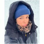 Susan Hoecke Instagram - Her mit euren Sprüchen!! #captionthis Fand ja: “A smile can change the world” gut 😂 #winterlover Berlin, Germany