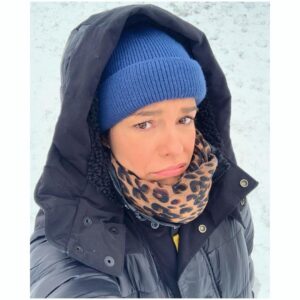 Susan Hoecke Instagram - Her mit euren Sprüchen!! #captionthis 
Fand ja: “A smile can change the world” gut 😂
#winterlover