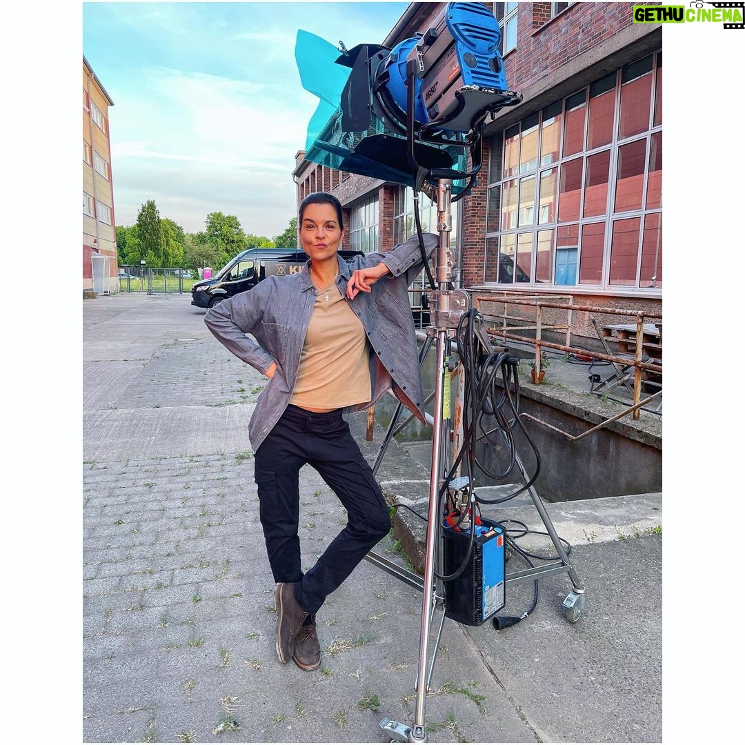Susan Hoecke Instagram - Irgendwie werden meine Rollenangebote Manni immer ähnlicher… Ob Uschi(@annie_time ) und er daran schuld sind!? 🤷🏻♀️