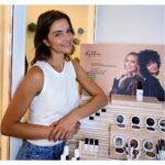 Susan Hoecke Instagram - Hab mich aufgreteln lassen!! 😃 War eigentlich immer Fan von no Make-up, aber mit @und_gretel_cosmetics fühlt es sich super natürlich an, weil eben ALLES 100% natürlich ist!! Ihr werdet mich jetzt also auch “im Privaten” öfter mit Farbe im Gesicht sehen… (vorausgesetzt ich bekomme das hin, mit dem Selberschminken 😅) #nobadstuff #undgretel