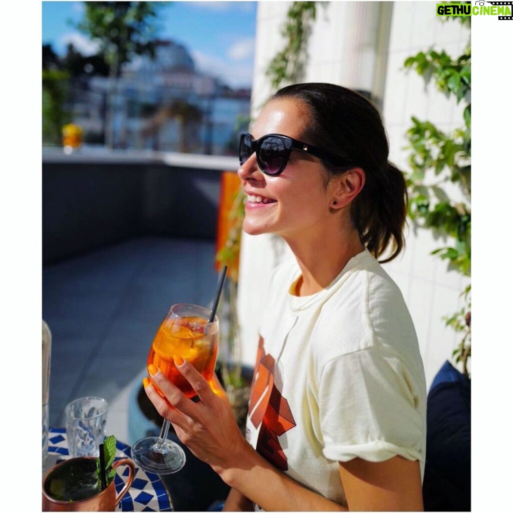 Susan Hoecke Instagram - Orange is the new black! 📸 by @chriss_cross Happy ☀️ Day!