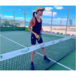 Susan Hoecke Instagram - Neue Sportart entdeckt, daher schau ich so doof und halte lieber erstmal den Ball fest! Wer von euch kennt Paddle Tennis und noch viel wichtiger: gibt es in oder um Berlin Hallen? #paddletennis #sportfrei Lisbon, Portugal
