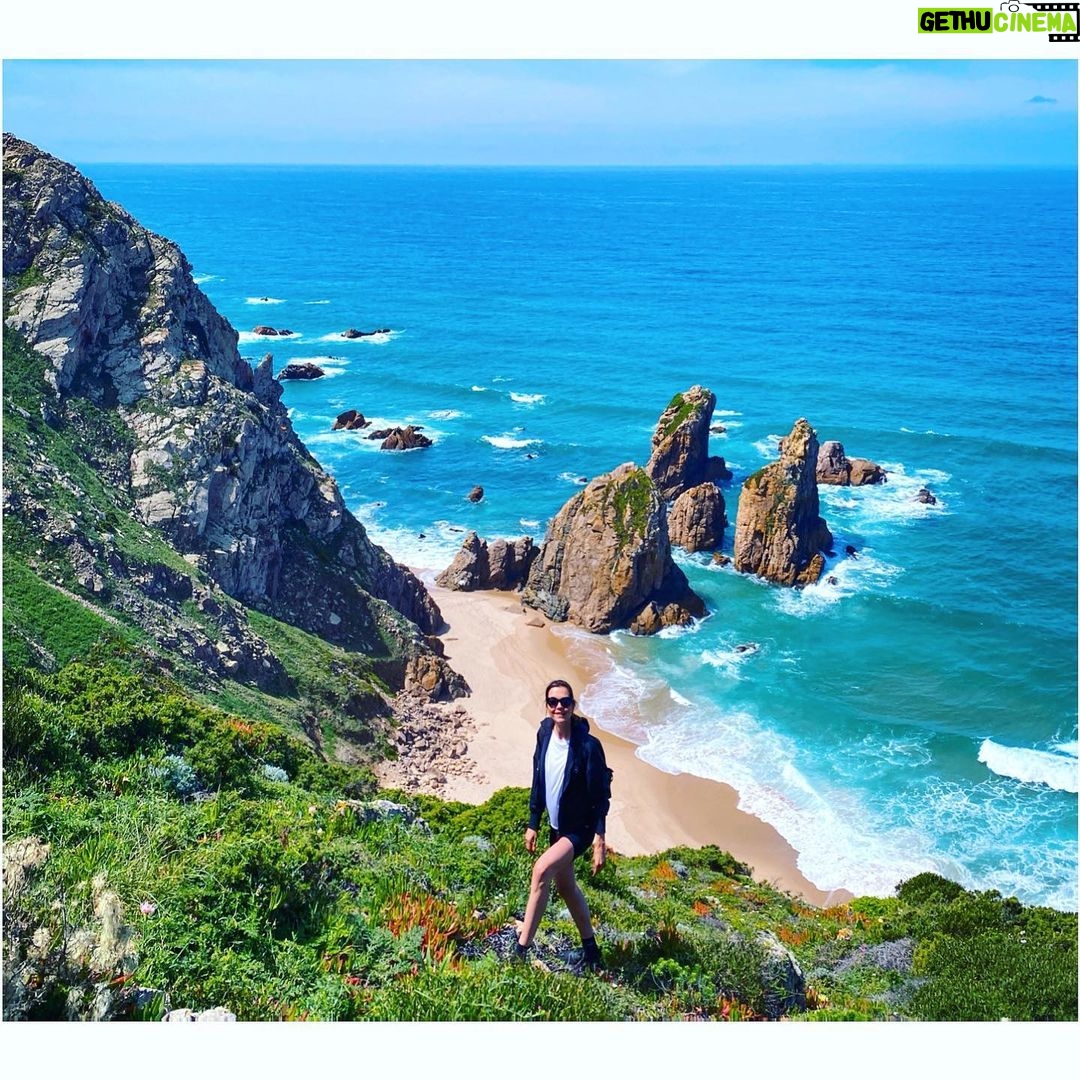 Susan Hoecke Instagram - The best view comes after the hardest climb! Und ihr könnt euch eventuell vorstellen, mit wem ich nächste Woche den Berg noch mal besteigen werde, einfach nur aus dem Grund, weil diese Person Höhe hasst 😃 #sintra #illbeback 🙌🏻 Sintra, Portugal